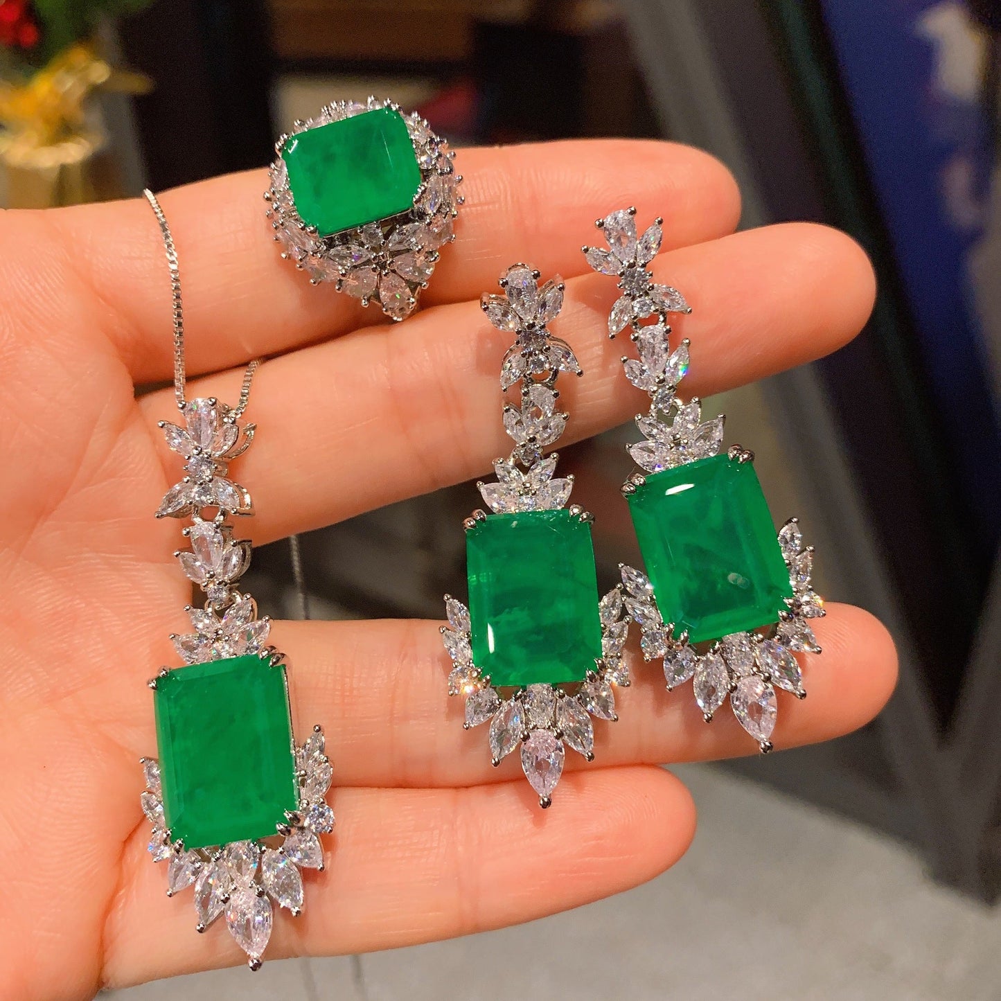 Green Square Pendent Set